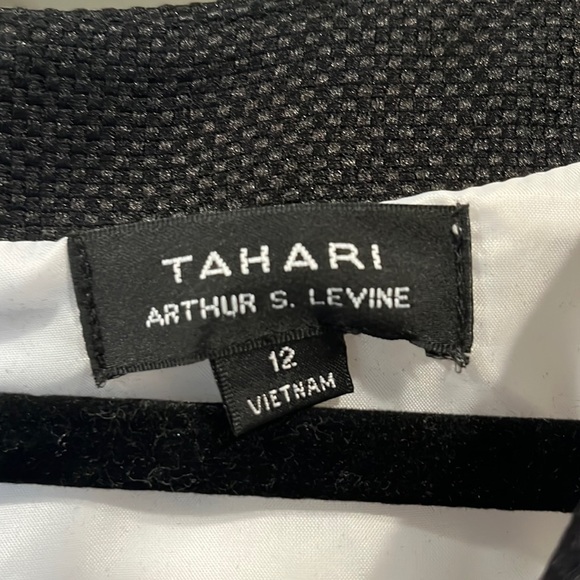 Tahari Dresses & Skirts - TAHARI ARTHUR S. LEVINE 👗Black & white cocktail dress  Size 12 in 💕condition